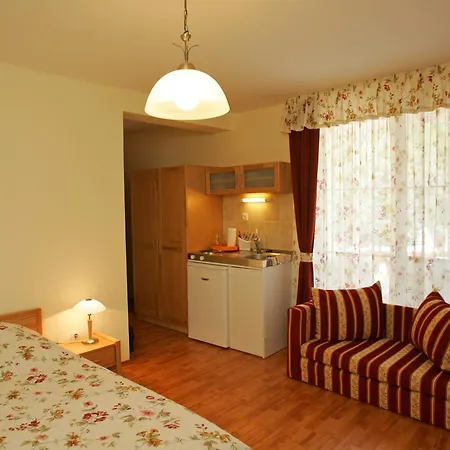 Guest house Kora Panzio 4*