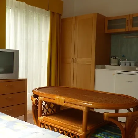 Kora Panzio Guest house Tihany