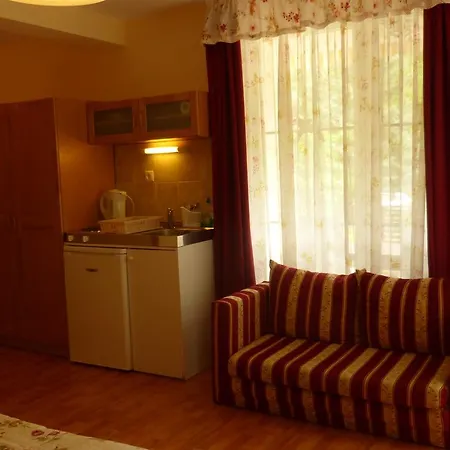 Kora Panzio Konukevi 4*